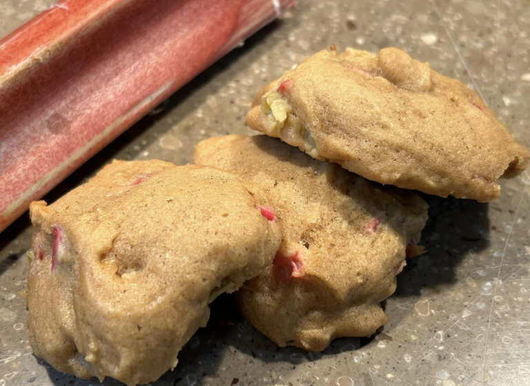 Soft Rhubarb Cookies